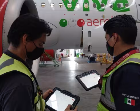 Viva Aerobus celebrates go-live of AMOSmobile/EXEC